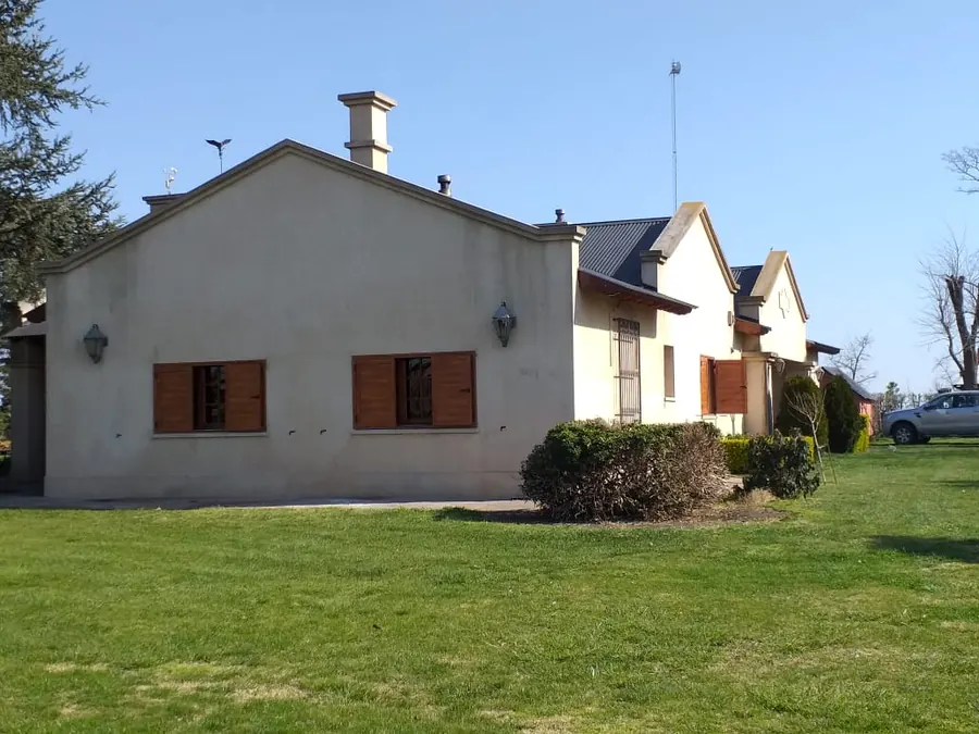 Casa de campo con postigos de PVC