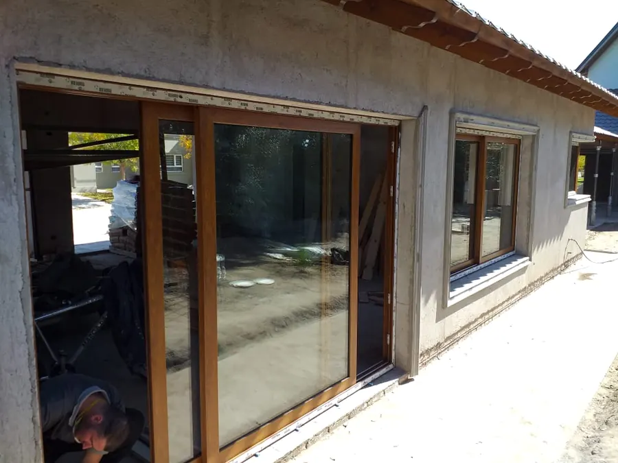 Ventanales corredizos de PVC símil madera