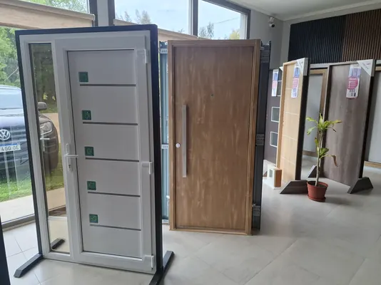 Puertas de PVC y Oblak en los exhibidores